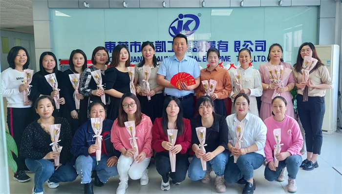 待到春來三月八，普天開滿美人花~